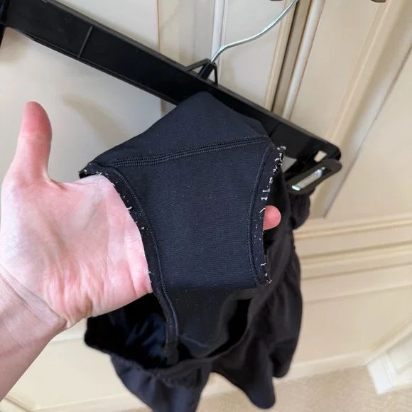 lululemon hotty hot shorts - Picture 4 of 4